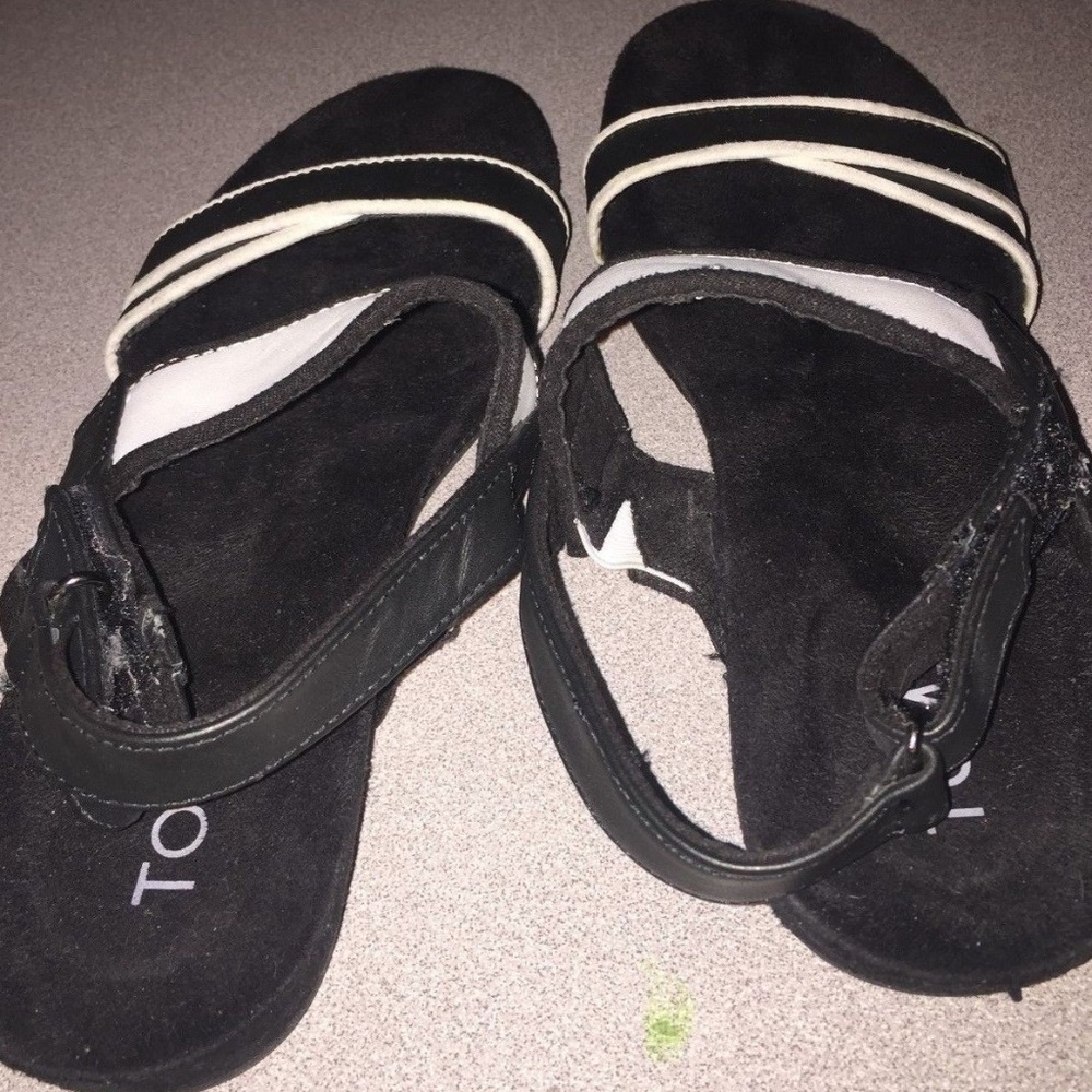 TOMS Tierra Sandals SZ US 8 BLACK/WHITE SHOES